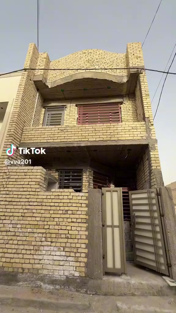 السلام وعليكم يوجد بيت للبيع 
الموقع السلام جهه الملاعب مساحه 100م
واجهه 5 نزال 20 البيع  بيت. مسلح جديد 
بناء درجه حديث شاهد الفيديو 👇
الاستفسار مراسله الصفحه أو تصال على رقم 
‏‪0772 146 4462‬‏
