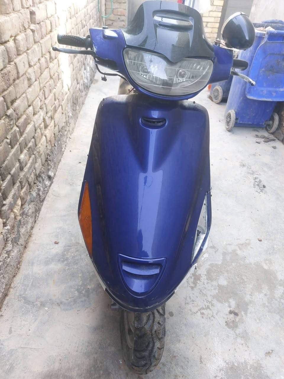 السلام عليكم للبيع دراجه فراشه مكينه شلعه معدل فول شغاله سلف هندر واحد شرط كهربائيات شغاله بيها ام بي ثري جديد  تايرات جديده رقم *********** سعر 250
