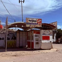 مطعم للبيع • حي العسكري شارع 20 • معدات كاملة