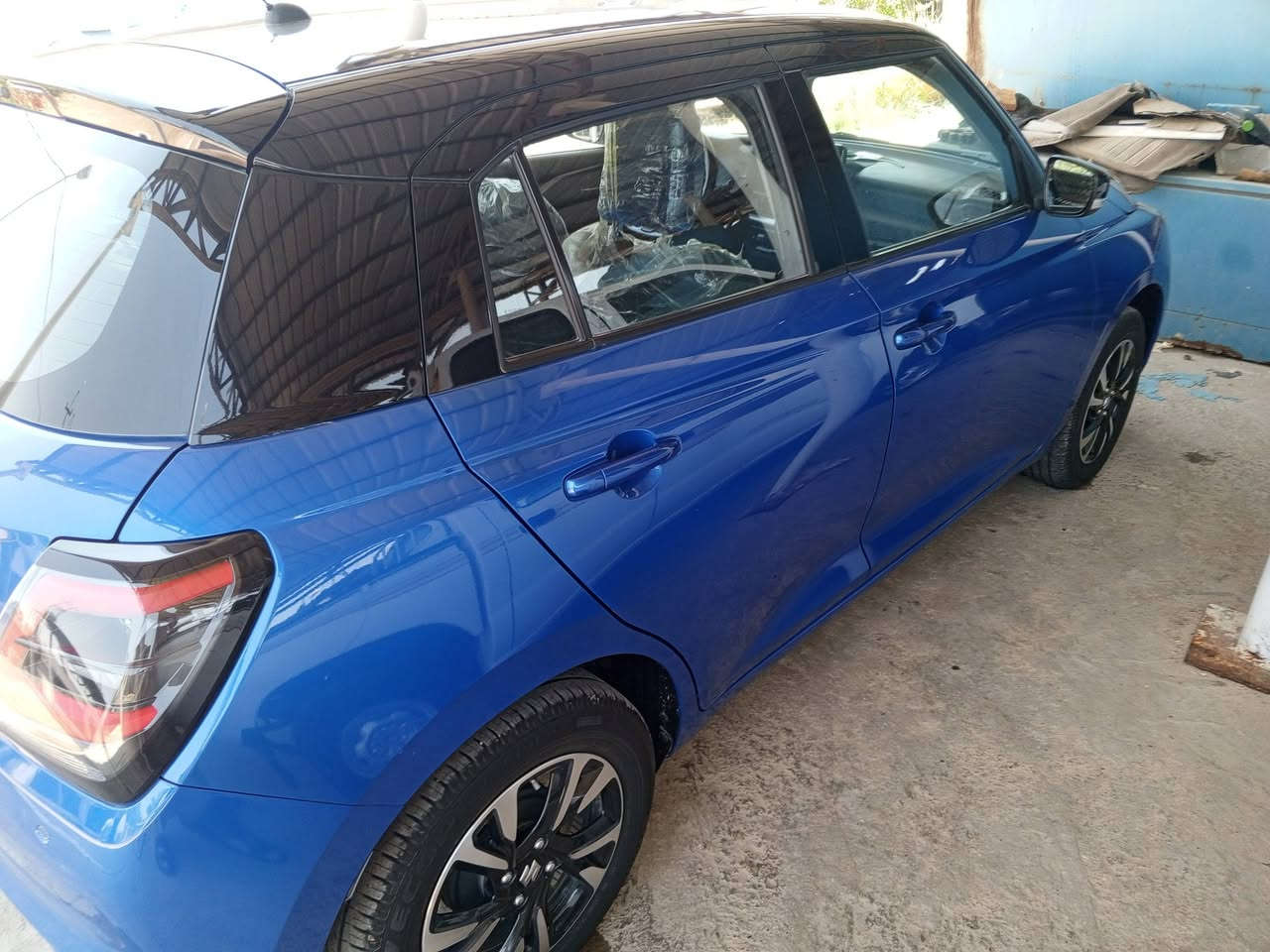 السلام عليكم 
سازوكي سويفت  Suzuki Swift 🇯🇵

  

2025
Hybrid ⚡️

……….

بصمه + بصمه ابواب ⚙️
شاشه + كامره خلفيه 📸
تحكمات ستيرن اربع جهات 💿
قياده ذاتيه + تحديد مسار
شفتات ستيرن ✅
رادار امامي 📺
رادار خلفي 📺
رادار جانبي 📺
حساسات خلفيه❗️
لايت زينون عدسه 🌀
بروجكتر زينون عدسه 🌀
اشاير مري + مري شفط 〽️
كشاف ضباب 🔦 
تبريد بيانو 🎹 
مانع انزلاق ◀️
اوتو ستوب ➕
تكون مجهزة بـ 6 إيرباغات👁️‍🗨️

………..

ماشيه فقط 38 الف km 🔵

رقم بغداد الجديد 

مكان السيارة واسط الصويرة

كتلوكات الشركه بعدها بيها

سعر السيارة 20 مليون وبيها مجال بسيط 

للاتصال ***********

السيارة مكفولة من الدعامية للدعامية 

ملاحظة السيارة موظفين اقساط (وكالة) وليس تحويل
