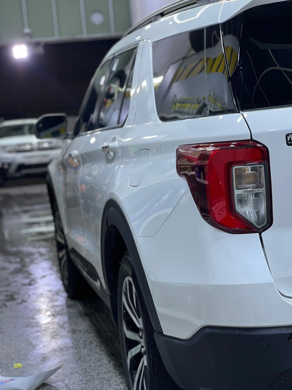 فورد اكسبلور 2023      ST Line
مرقم بغداد 
محرك 4 سلندر 2.3 توربو 
فول مواصفات عدا البانوراما 
الكشر بدون صبغ فقط بارد بالجاملغ 
سونارها بالمنشور 
السعر :230 
مكانها بغداد 
***********
