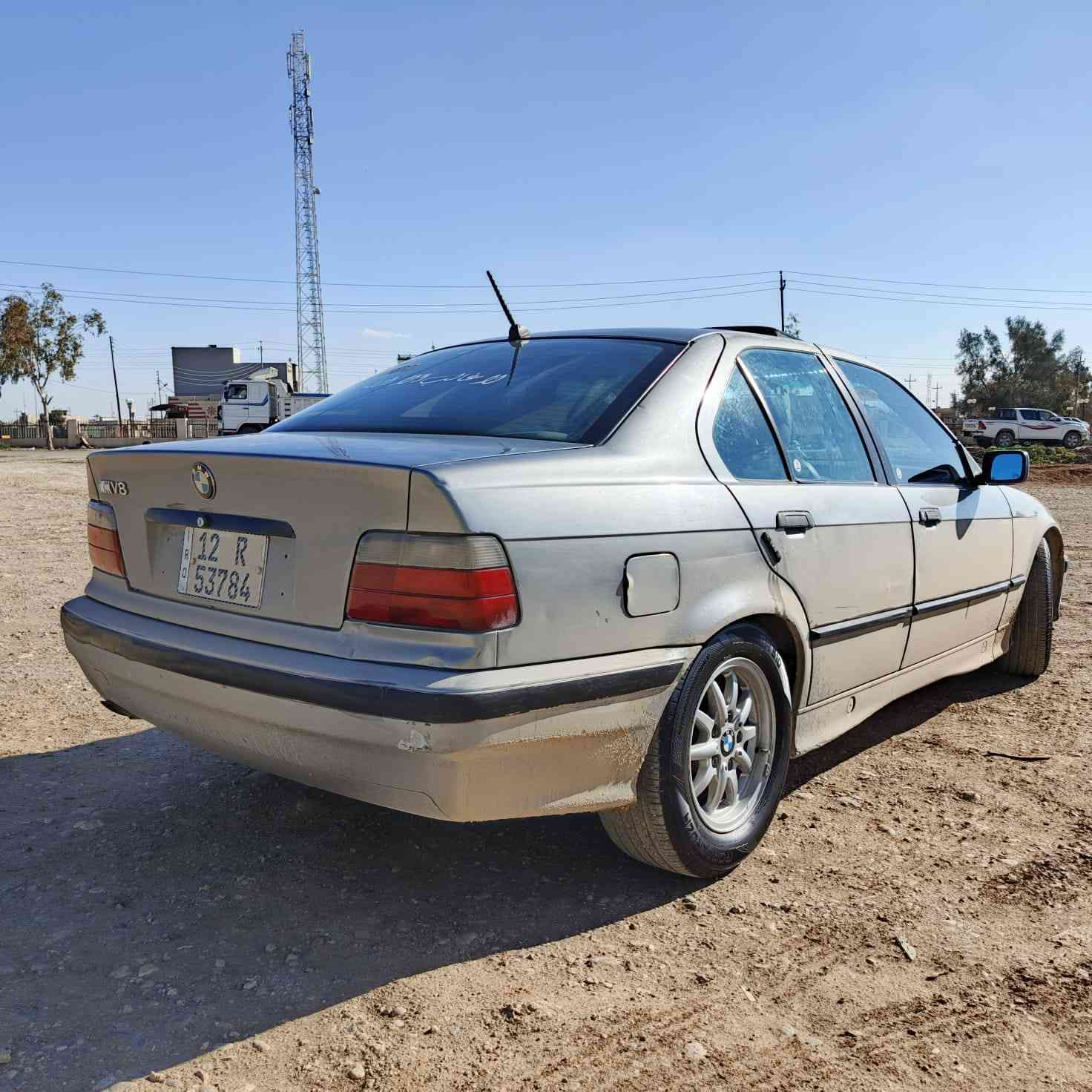 بي ام  موديل1992 
كير مكينه  مكفولات تخم تاير ويل كب بلادي
حداديه جديده غرفه جديده حيل كشنات جلد 
 بدون ضربه مكفول
كهربائيات كلها شغاله 
رقم نينوى 12 وكاله تحويل من شرعي
سعر 45 بي مجال
*********** مكان تلعفر
