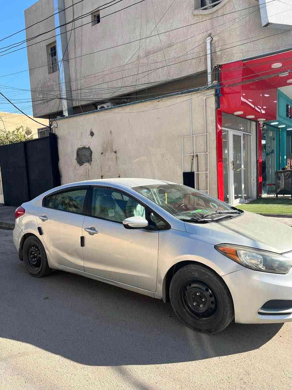 كيا فورتي موديل ٢٠١٥ وارد امريكي 
ماشية ١٠١ ميل 
الضرر واضح بالسونار 
كير كفالة 
محرك مفتوح يم الوكالة وخير من الله ناعم 
رقم بغداد تحويل ثاني يوم
السعر ١٠٠ ورقة وبيها مجال 
*********** 
عنوان بغداد الدورة بغداد, العراق
