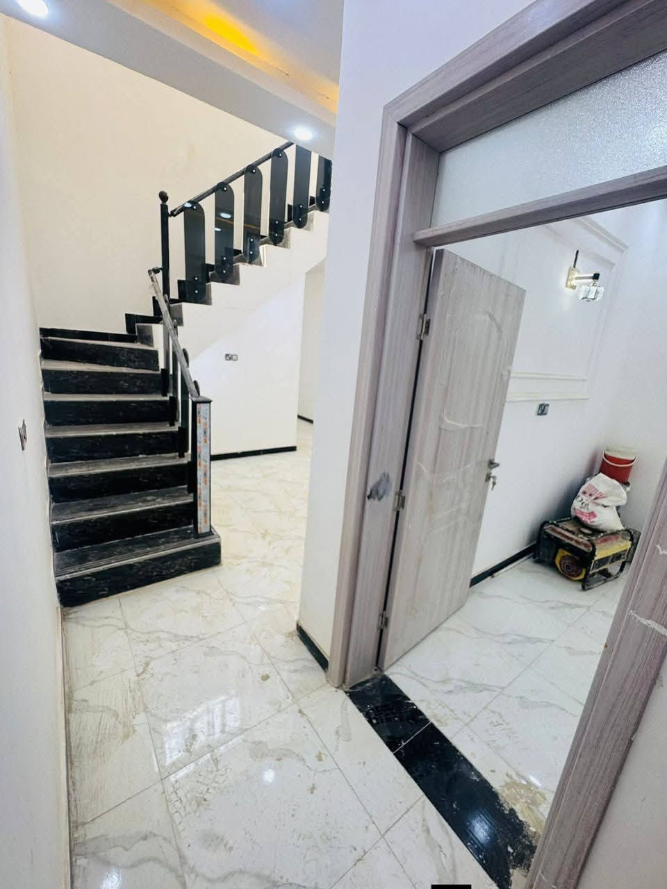 بيت  للبيع ⭕️(طابو زراعي سند 25 )(مشمول تطويب
⚜️

⭕️المساحة 100متر واجهة 5 ونزال 20  
⭕️عنوان الدار  / التقيه 3 قرب شارع مجمع الروان
⭕️بناء البيت 2025
⭕️بناء  مسلح 
————————————
           تـــفـــاصـــيـــل الـــدار 
(كونكريت مسلح )
⚜️ غرفه
⚜️صالة 
⚜️استقبال
⚜️مطبخ 
⚜️مجاميع صحية داخلية وخارجية
⚜️طارمه
 
للاستفسار مراجعة
   ((مـــكـــتـــب  المدينه العقار التقيه 3 بدايه شارع مجمع الروان
⚜️#لـــمـــن يـــرغـــب فـــي عـــرض عـــقـــاره لـــلـــبـــيـــع او الايجار   يـــرجـــى الــتــواصــل مــعــنــا ع خاص
⚜️   تابع الحساب لطفا
——
☎️ *********** واتساب
‏‪***********‬‏
