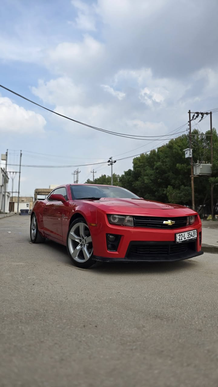 كمارو من الانظاف بموديلها بالعراق  
للمراوس او البيع 
2010 RS
V6 
فول عدى الفتحه 
كيجات وشفتات 
منظومه زنون رهيبه 
منظومه ماء ومراوح 
دهن اصلي 
مبرمجة على البانزين العادي صفر دوانز 
سستم صوت بوستن 
حدادية نظيفه 
تخم تاير 
كهربائياتها كلها تمام
ولا گلوب بالدشبول مشتغل 
منظومه تبريد كاملة مكملة شرط انجماد 🥶❄️
رقم اربيل تحويل او وكالة
راعيها كردي ولد شاب مرتب ومؤدب 
السعر 85 
طخه جاملغ خلفي صبغ 2قطع بدون داخل  
***********
المكان النجف الاشرف كوفة حي السفير
