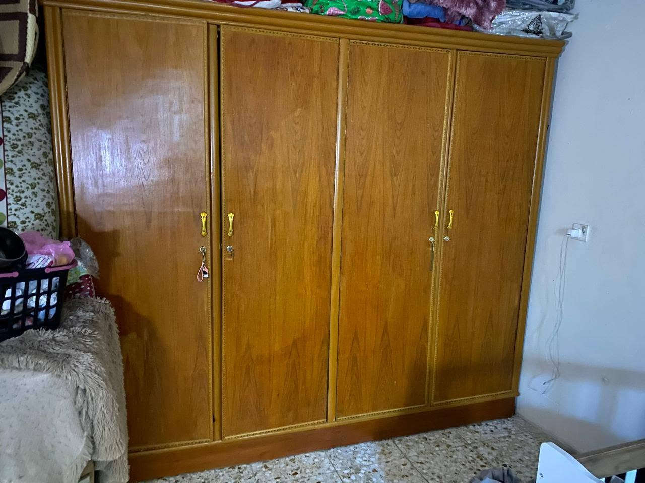 سلام عليكم
كنتور اربع ابواب صاج خارج نظيف نظام خانات ب275 الف وبي مجال 
ثلاجه نظيفه الفوك تجميد فوول بس جوه بروده قليله 100الف
زاويه تركيه دوار مرايه 30الف
سنك نضيف من داخل ومابي كسر ب45الف 
بغداد الجديدة ***********
