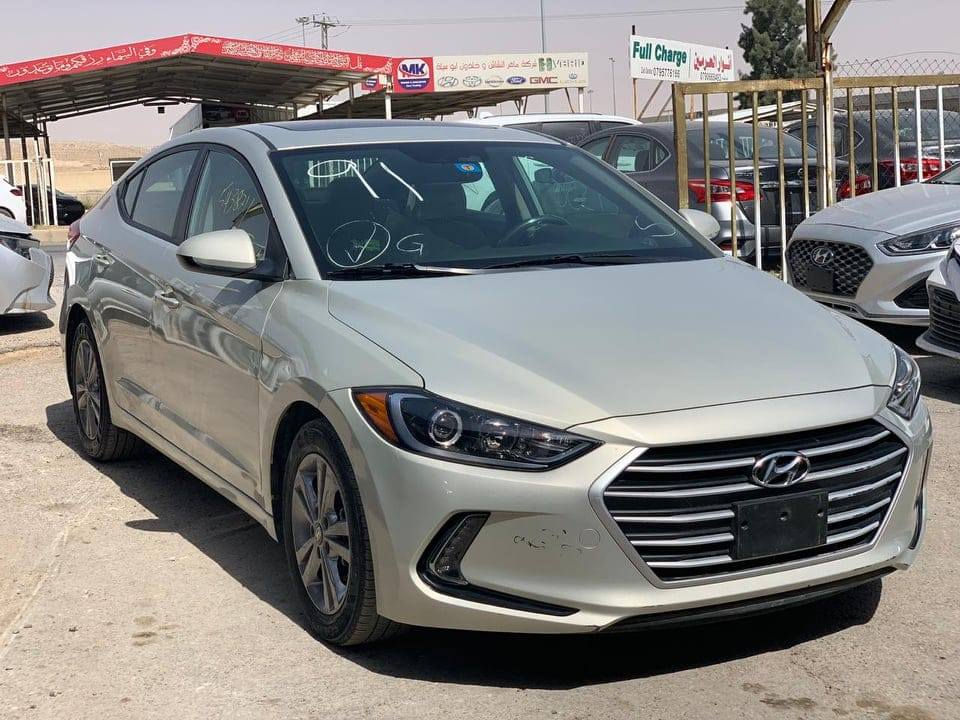 السلام عليكم النترة وارد امريكي حادثها جاملغ مبدل وباب مصبوغ مثل ماموضح بلصورة السيارة فول موصفات بصمه فتحه رادار حساس جنطه تنفتح وحدها ويل فضي للاستفسار ***********
