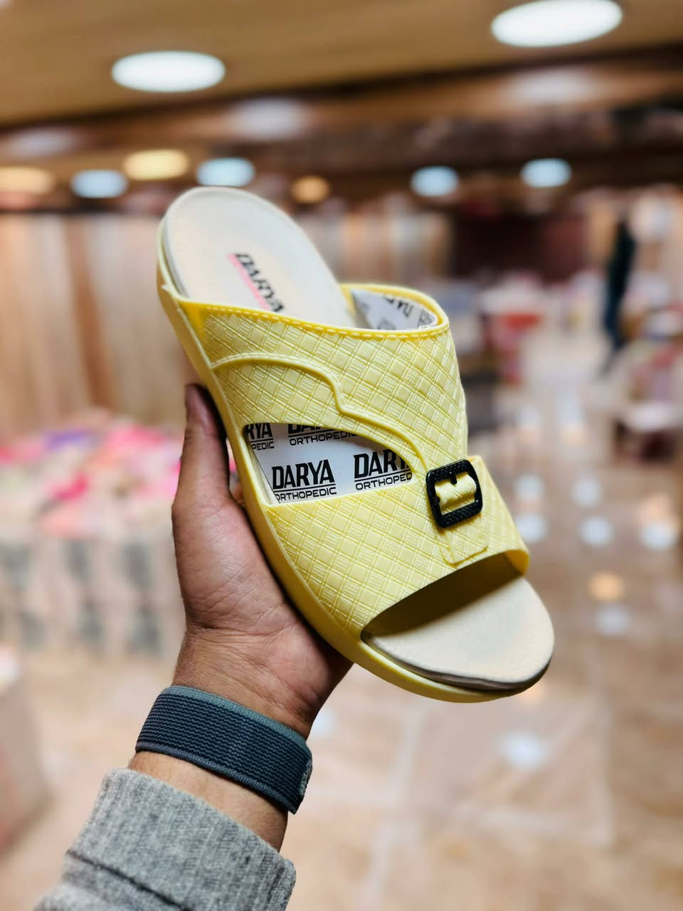 سلام عليكم يتوفر لدينا شحاطات تركي بسعر مناسب السعر 7 الف وتوصيل  مجاني داخل ميسان العماره الشراي خاص وبخدمته *********** وتساب حجز كأفه مناطق ميسان متوفره حجام وجميع القياسات
