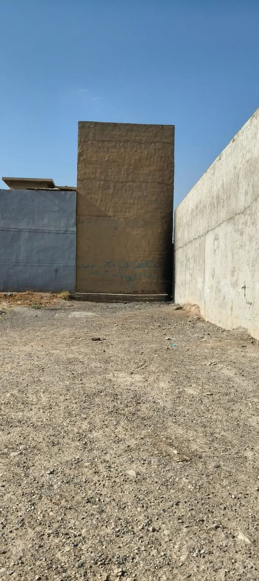أرض للبيع موصل حي الانتصار شارع 60 جيهة الميثاق سند طابو الزهور شرط التحويل خلف شارع 20مباشر الاتجاه قبله المساحه 100مترمتدفونه محدوله السعر 42 وبيها مجال مكتب ابو عدنان للعقار مقابل شارع 60 مقابل مول سنتر الانتصار مباشر رقم الهاتف *********** رقم الهاتف ***********
