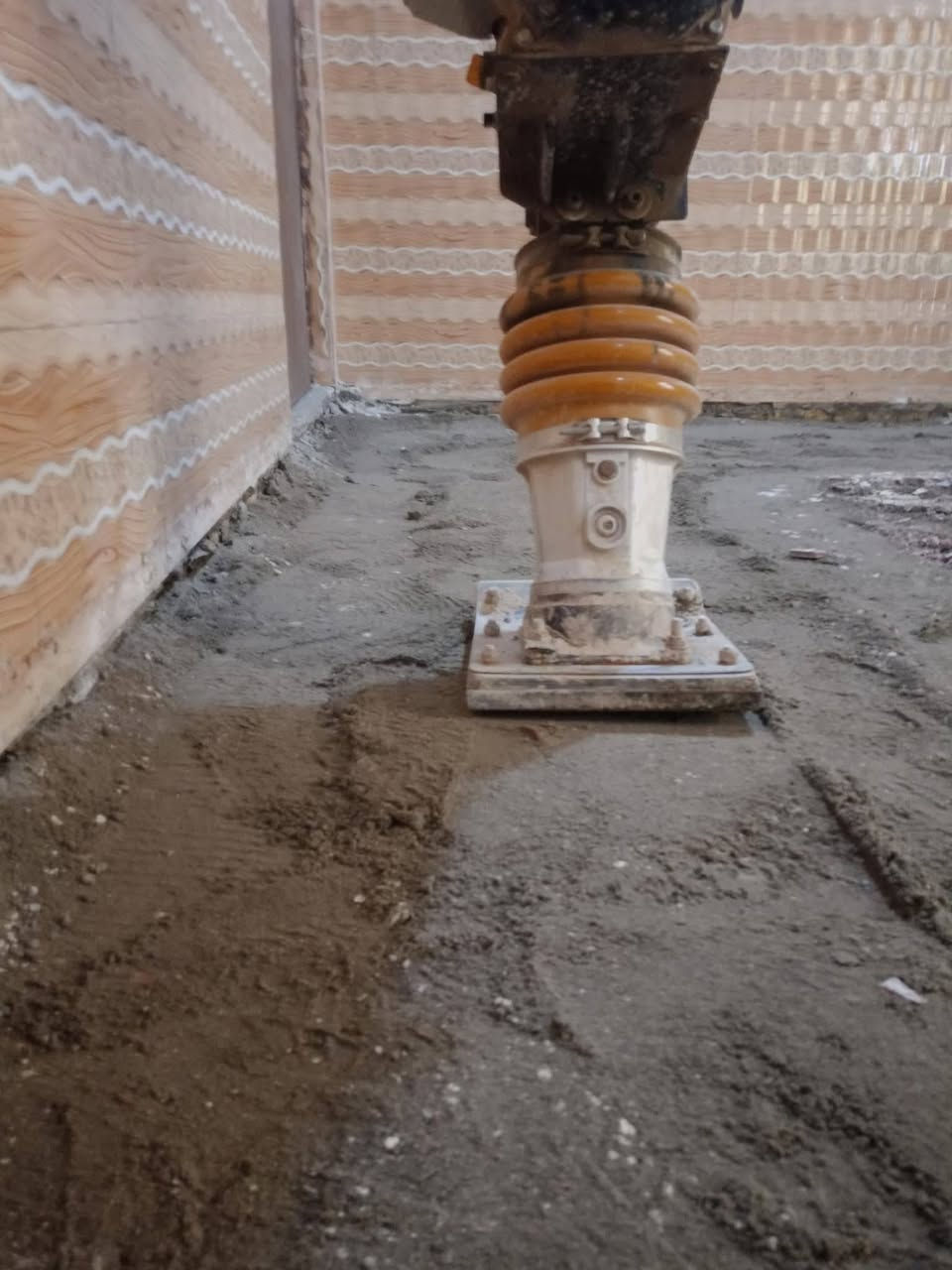 اللهم صل على محمد وآل محمد
سلام عليكم اخوان شغلي  درجه اولا وبسعار مناسبه 
يتضمن شغلي 
1حفر وتربيع ودك بلقفاز
2ادخال سبيس وفرشه وحدله بلقفاز
3تشربت صطح تشربت كاشي وسيراميك 
4قلع سراميك
5اخراج انقاذ من البيت 
6تصعيد تراب السطح  
احفض رقمي يمك بي
 وقت بس خابرني أو تراسلني وبخدمتك 
***********
‬‏ان هذا الرزقنا ماله من نفاذ
