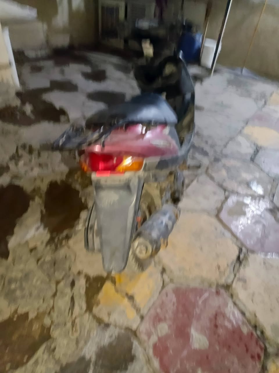 ندرس للبيع نوزل شغال ودراجه شغاله نقصهه سويج وصالنه طاكه شغاله السعر 150 عنواني بغداد رقمي بس عرصيد متواجد *********** كفلك حلال وحرام
