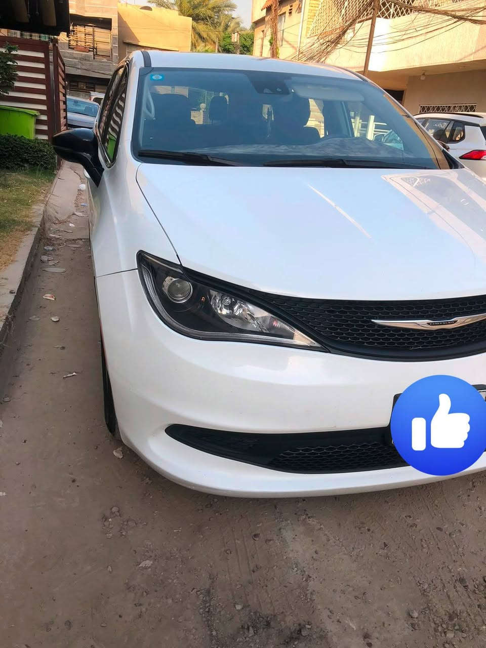 السلام عليكم ..
كرايسلر فويجر موديل 24 حادثها كسر بالدعامية ومصلحه نفسها مكفوله داخله شهداء باقيلها سنه وشهرين تصير حره
ماشية 36 الف مايل
كير محرك صدر حدادية مكفولة 
السيارة نظيفة صور الحادث موضح عدكم
اي استفسار 
*********** 
متوفر واتساب
