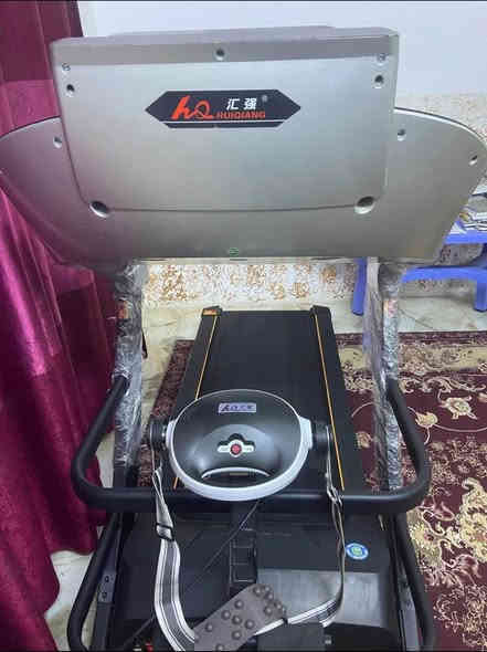 جهاز جري للبيع مستخدم شي قليل وزن مفتوح
سرعه 18 كم متر في الساعه
حاوي على 
١-شاشه  حجم ١٥ انج
٢-سماعات ستريو عدد ٢ 
٣-منفذ يو بي إس (الفلاش) لعرض الفيديوهات والاستماع الى الموسيقى 
٤-ومنفذ اوكس
٤-مروحه داخليه للوجه
٥-نضام جبلي 
٦-حاوي على كسار شحوم سرعتين 
٧-حاوي على الوقت t
٨-المسافه المقطوعه m
٩-السعرات الحراريه
١٠-نزول السربس نضام هايدروليك
السعر(٧٥٠)الف وبيه مجال بسيط
العنوان ديالى -شهربان
للاستفسار خاص
أو الاتصال ***********
