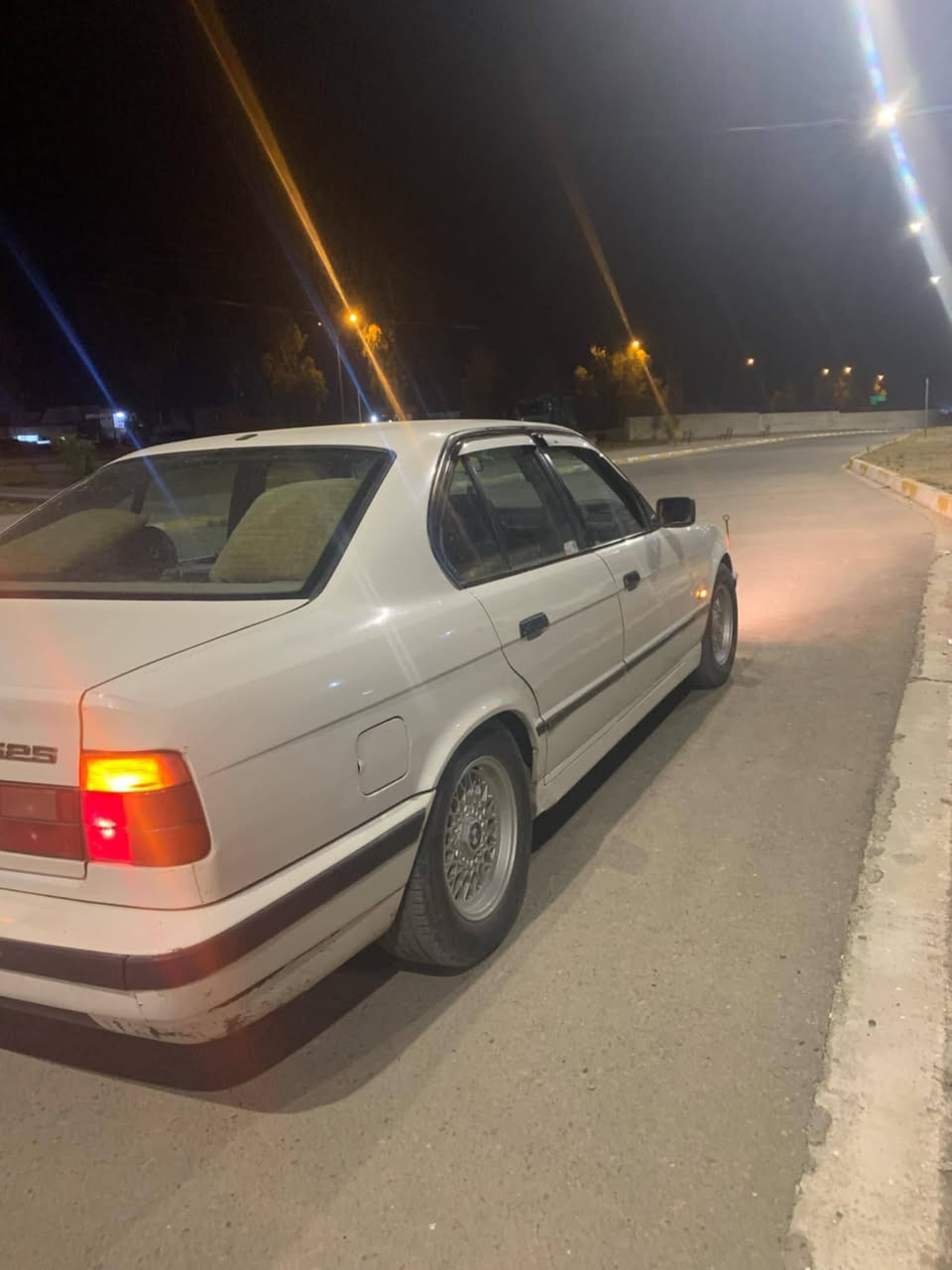 بەناوی خوا bmw1992
سەیارەکە  لۆک لۆکە 
کەپس دەبڵ دیجیتاڵ 
گێڕ ئۆتۆ جام کارەبا 
سەیارەکە بەس سڵاید نیە 
ڕەقەم هەولێر 
دەفتەر بەنزین 
abs
بەبێ لێدران و  بێ مەعجون 
سەیارەکە  لەواقع  زۆر زۆرر  جوانترە 
تایە و ویل لۆک 
بەبێ سەرف و بێ بوخار 
گێڕ مەکینە کارەبای  بەشەرتی  100فیتەر 
سەیارەکە  چوار پارچەی پەمپە  من بەحیزام ئەیدەم بێ مەعجون بێ لێدران 
لەقوەتی خۆی بێزارە  
سعری 65و  مەجالێکی برایانە 
5وەرەقە غرامەی لەسەرە  ئەیدەمەووە دوای معامەلە
*********** تیل و وەتس ئاپ
