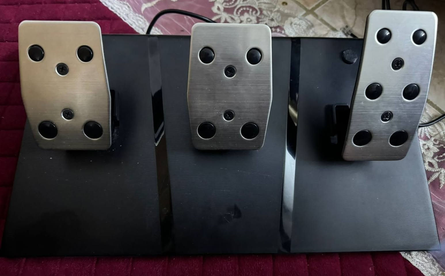 السلام عليكم
دركسونv9 فره ونص نظيف كلش 
سعر 100 قفل 
رقم ***********
