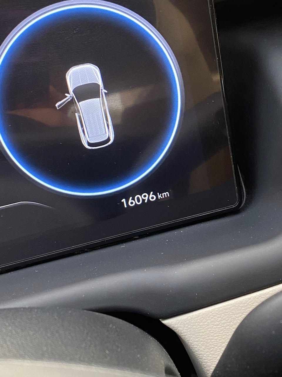 السلام عليكم  توسان 2024 فول عدا بانورما مسافة مقطوعة 16k مثل ماواضح بالصوره شخط بسيط في البنيد 
بغداد الجديدة 
215$
***********
