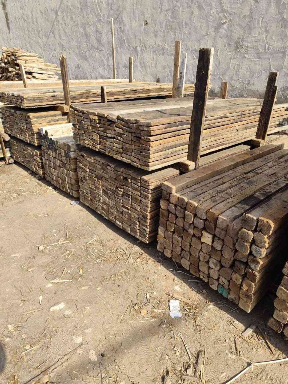 سلام عليكم قالب خشب للبيع لوح مشتغل شغله وحده العدد 13 مكعب ونص  السعر مناسب كلش الرقم ***********
