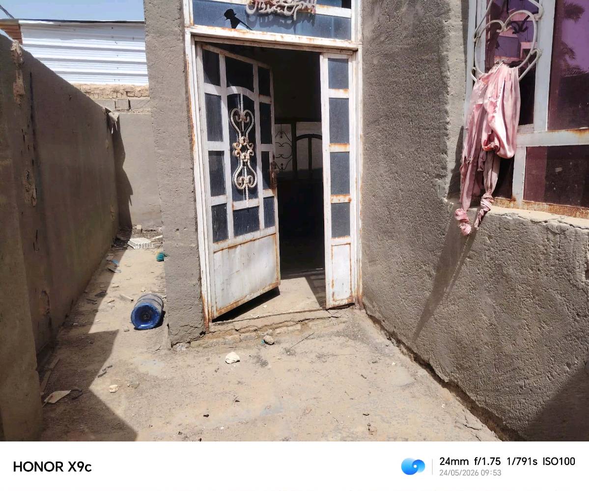 ١٦٥مترمحافضة الديوانية  بيت بناء قديم يحتاج ترميم او تفلشه وتعيد بنائه  منطقة مجاري وجاي يجهزون للتبليط خيري مقابل الدواجن سعر جدا مناسب التواصل ع الخاص او ع الرقم ال سعر ١٧ مليون ***********