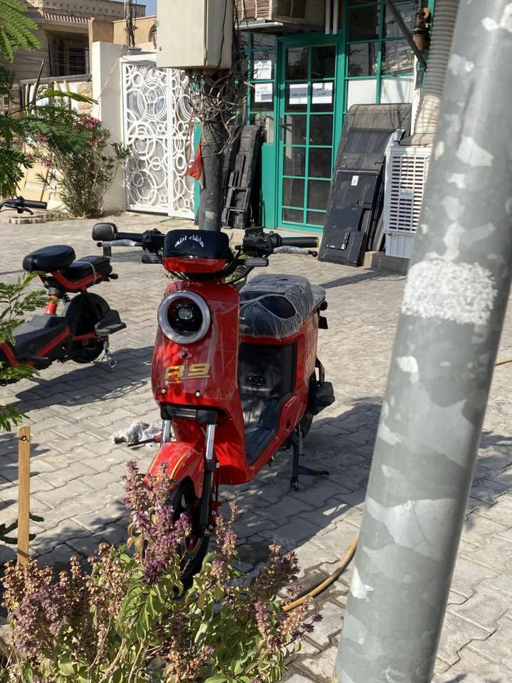 السلام عليكم 
دراجة R9للبيع 
شركة AHE
مديل 2026تجي تحكمات شاشة 
بطاريات كبار ً
لون طماطي 
صارلي تقريبا شهر من مطلعها من المعرض حتى وصل الشراء موجود ماخذها ب590
حتى الجياسة على الكفرات ما شلعتهن الدراجة شخط ما بيها بالجيس 
سعرها 500 والشراي يراسلني واتساب ويدلل
***********
