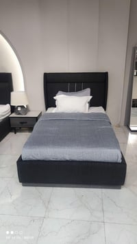 سرير هوم سنتر • مستخدم قليل • عرض ١٦٠