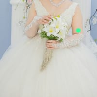 مقاس ٤٢ • جديدة • مع طرحة ومسكه