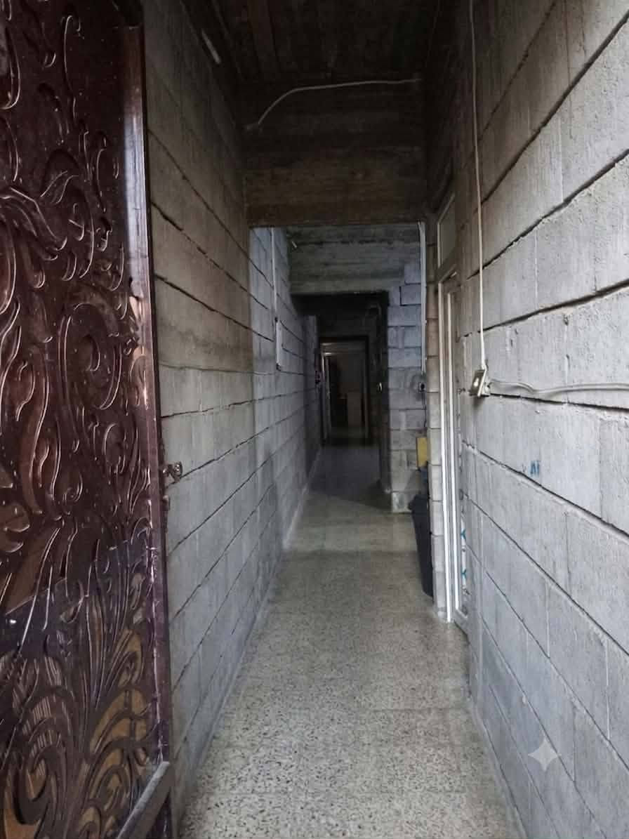 يعلن مكتب ابو سيف للعقار
هيكل للبيع المساحه 120 متر سند طابو شرط التحويل 

في حي انتصار شارع 30 يتكون الدار من غرفه والاستقبال 

مشتملات 

مشتغلين كهربائيات مجاري ابواب وشبابيك 

يعوز بس لبخ  للاستفسار على الارقام التاليه 

***********

***********
