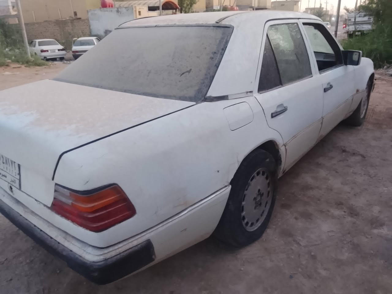 السلام عليكم البيع مرسدس دب رقم انبار سنويه مجدده 27موديل 89مكينه وكير بطه بيه صوت براص الكير جديد حداده جديده كهربيات شغاله السعر 16ورقه مكان السياره الدوانيه قضاه الشاميه رقم الموبايل ***********
