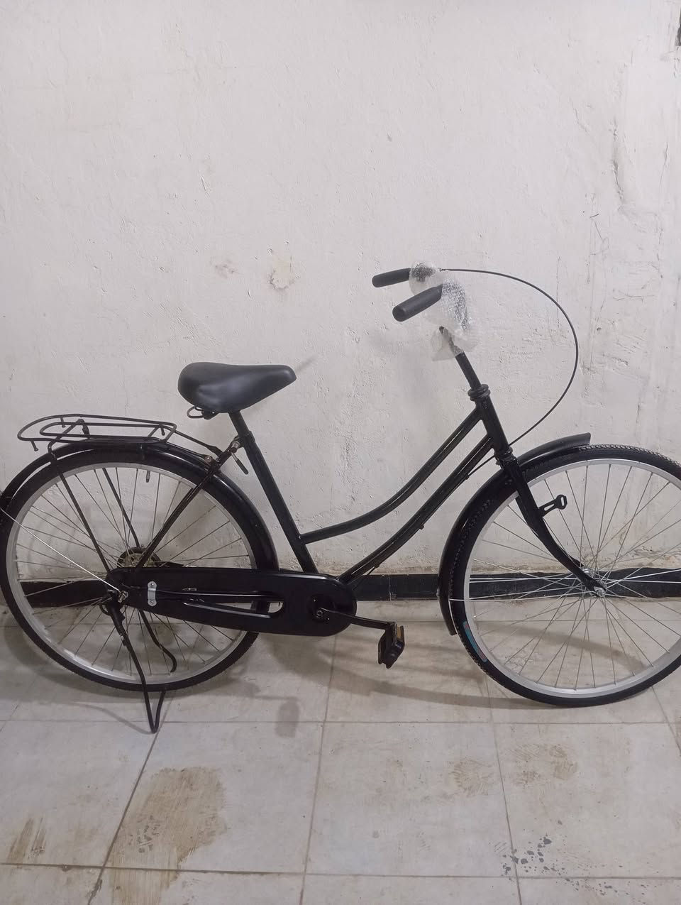 سلام عليكم بايسكل موزه للبيع حجم 26 البايسكل كلشي ما بي وكل غراضه جدد سعر 85 وبي مجال عنوان ديوانيه مركز  ***********
