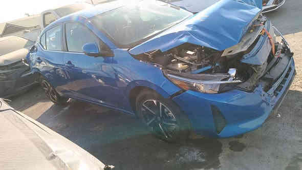 السلام عليكم 
نيسان  سنترا 
موديل موديل 2025 
موصفات SV
محرك 2000
سياره ماشيه 4 الف 
تشتغل وتمشي
حالين بل حره 
شاصي سليم 
لغد سليم 
السعر 60 من آخر 
رقم هاتف *********** واتساب ***********
