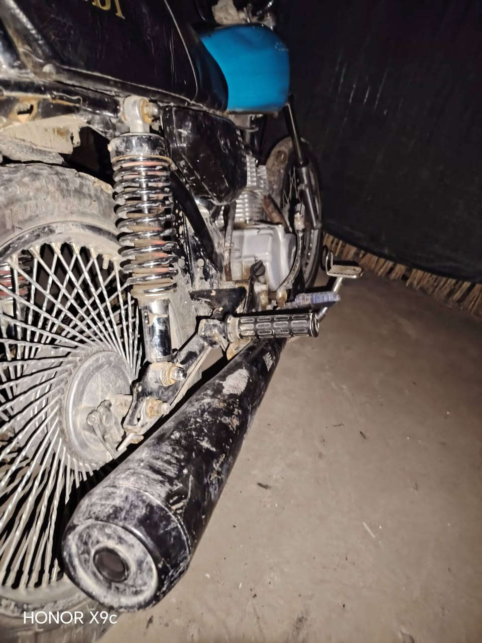 السلام وعليكم موطور اربعه كير نضيف ومحرك جديد السعر 150وبي مجال ول استفسار عل رقم ***********
