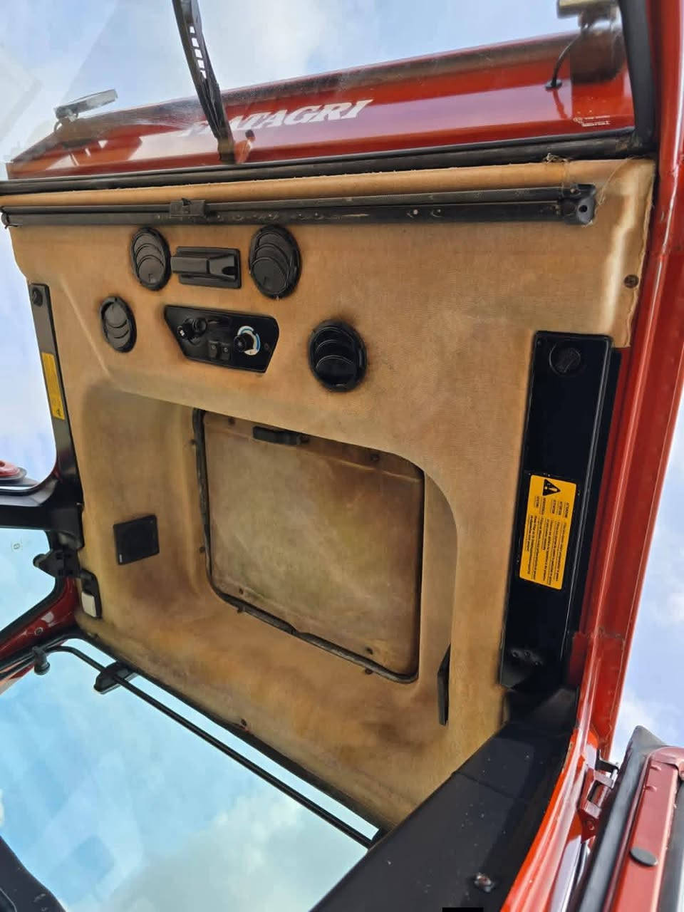 Fiat 160-90
موديل 1991
مشتغل 6800ساعة
محرك كير اكسل بالشرط كفالة عامة
اكسل بارز تكمة عريضة 
تبريد تدفئة شغال
المكينه مشروطة من كل شيء
السعر 45 مليون شامل مصاريف النقل
مكان الجرار اوربا مدة الوصول 25 يوم بعد الحجز⭕
للاستفسار خاص او 3197010285034+


**إذا كنت صاحب هذا الإعلان وتريد حذفه لأي سبب، رجاءا أرسل رسالة إلى الدعم الفني**