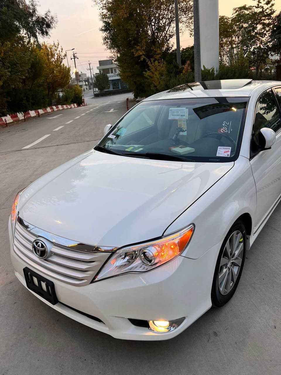 TOYOTA AVALON 2011/5. 
***********
***********
دوبي ساخ ئه مريكي ليمتد
ئە ڤە لۆن سپی سە دەف
بوياغ ئه ستورر. 
مواسە فات لیمیتد
کوشن کارەبا
کوشن ساردو گە رم 
ناو زه رد  فولل  ناو پاكه ت
٢٥٠ دینار مە سروفی نیە
چوار تایە لۆکی لە ژیرە
گیرو مەکینە  بە شەرت
بي جالو شوغته ماشالله ئه ويت 
 رويشتوه101.KM
ماشاللە سە یارەکە زۆر تایبە ت و بی مە سروفە    
يه ك پارچه و په ليكي بؤياخه
بی دە حم و لیدراوە بە شە رت 
تكايه موشته ري ني سه رمان مه يشينه !!' رانية, السليمانية
