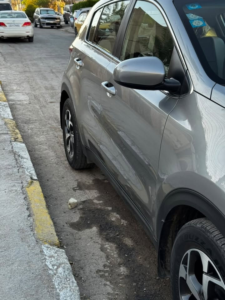كيا سبورتج
موديل 2020

وارد امريكي 

محرك 2400 gdi

ماشية 92 الف مايل 

حادث ويل خلفي فقط كماً موضح بالصور بدون ايرباك 

شاشة كار بلي 

تحديد مسار 

نزول منحدرات 

درايف مود نورمل سبورت ايكو 

لايت زينون عالي ناصي

ضايفلها منضومة غاز سعه 60 لتر اسطواني

بيها رصعات قليلة مال حالوب المطرة الاخيرة 
السعر 140

 

هاتف 

***********
