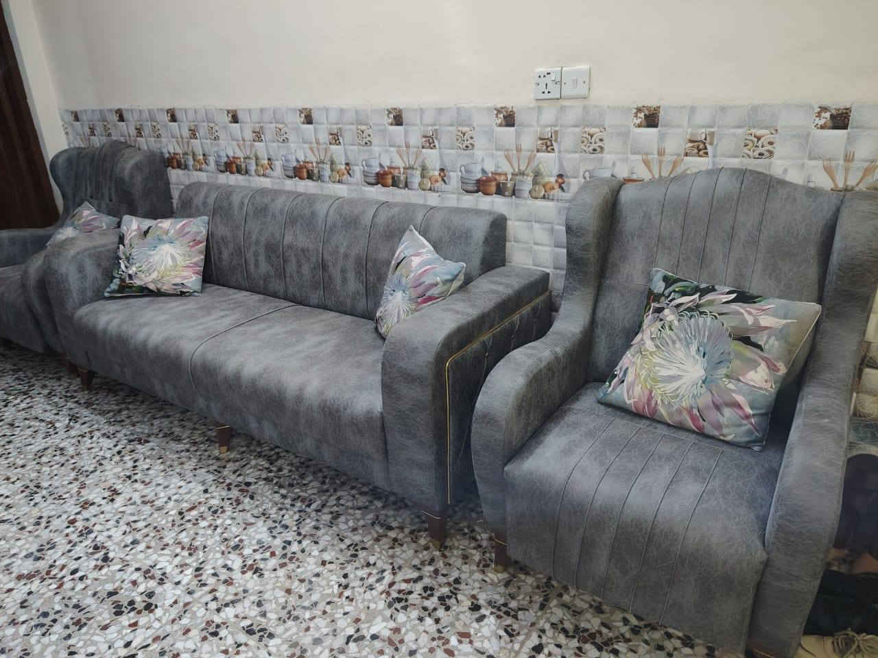 السلام عليكم تخم 10مقاعد للبيع سعره 400 وبي مجال العنوان بغداد الحرية رقم الهاتف/***********
