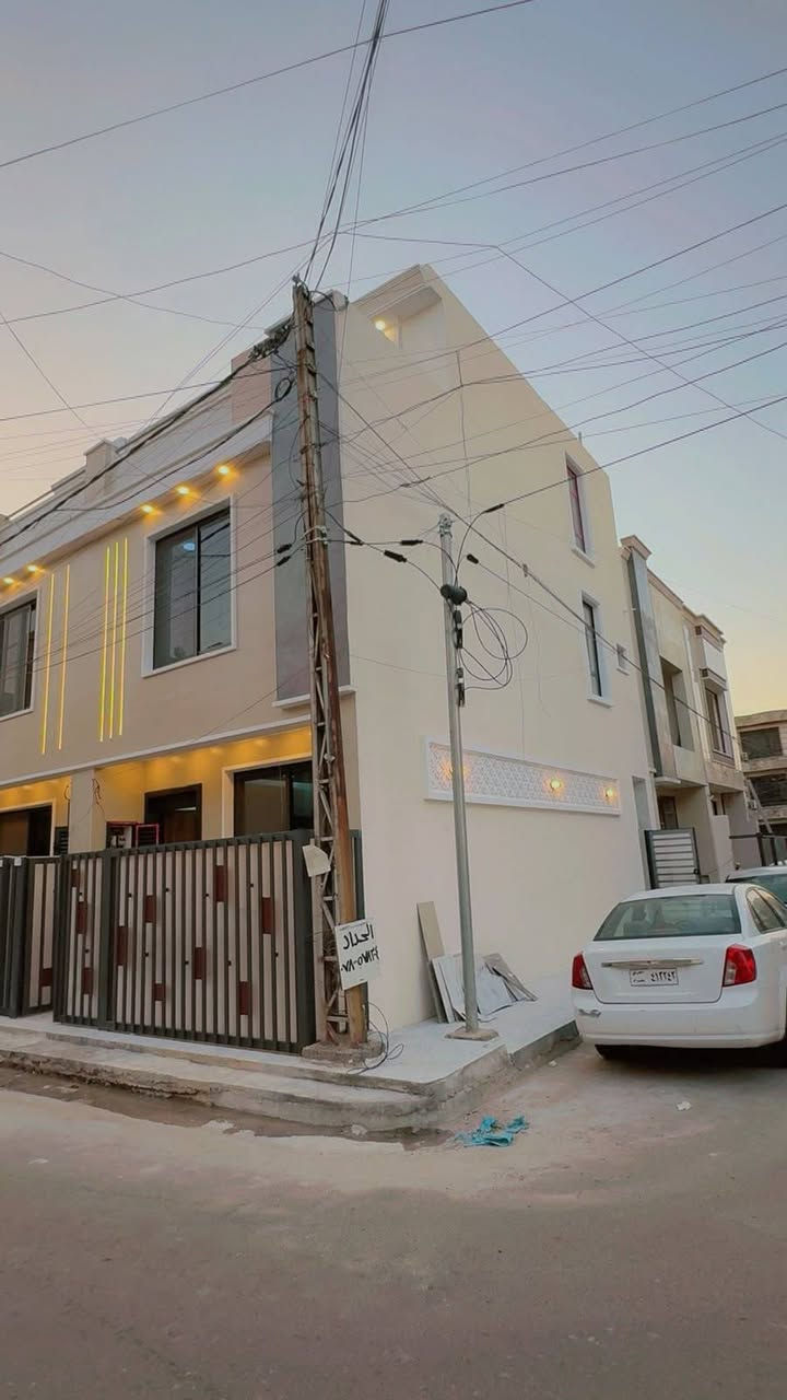 دار 50 متر للبيع
السلام عليكم 
دار 🏠 للبيع 
المساحة 50 
واجهه 5 متر 
العنوان حي الجهاد (الأمن الوطني )
يحتوي الدار 
3غرف نوم 
صحيات 2
للأستفسار 
***********  ☎️ ☎️ 
ابو جبل  للعقار 
@عقارات_بغداد ترويج_تمويل_العقار @عقارات_للبيع

