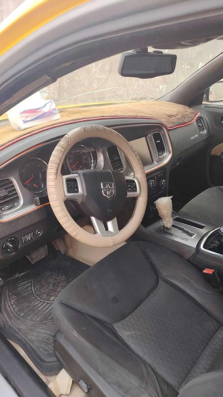 جارجر ١٣ رقم بصره سياره كفاله من ضربه ولرباك كير مكينه طخم تاير كله جديد بيها بس جاملغ امامي مبدل بدون دواخل سعر ١٥٥ وبيها مجال *********** تصال فقط *********** وتساب فقط
