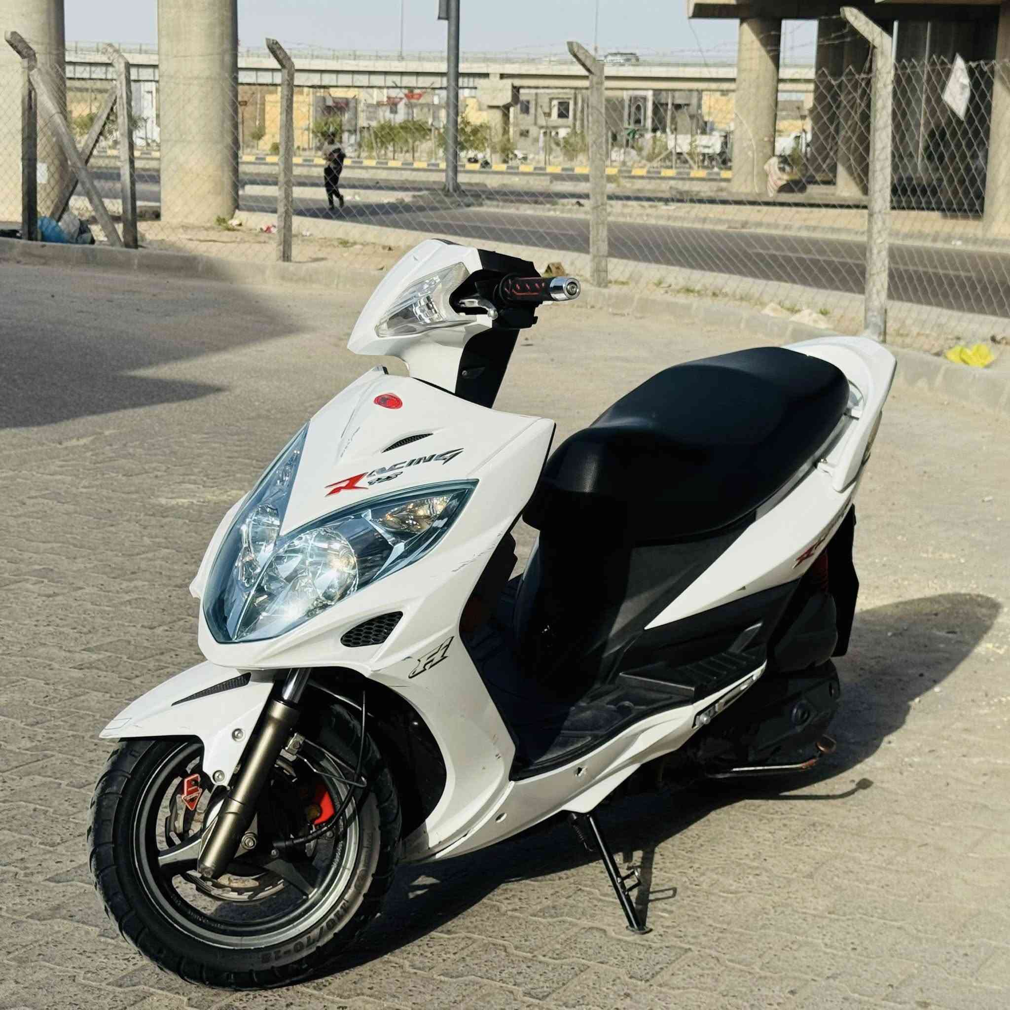 عمي سلام عليكم.                                          دراجه للبيع كامكو ريسنك  مديل 12 الدرجه كفاله عامه مكينه خير من الله اني قبل شهرين منزله من الحاويه  ماشيه 46 الف منزله من من مجمع كاظم الشبلاوي بخان المخضر اني الله شاهد اشتريته بمليونين مكاتبه موجوده 
مكاني نجف 
السعر 1700وبيهه مجال 
الرقم***********
