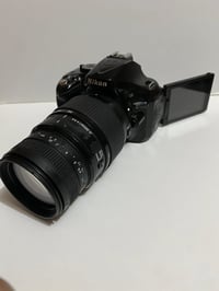 نيكون 5200 • شاشة قلاب • زووم 70-300