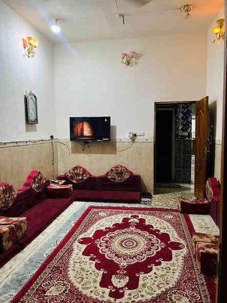 #للبيع #السماوه

بيت للبيع في حي الحكم طابق ونص

مساحه البيت // ١٣٥ متر بناء كونكريت مسلح

الطابق الأرضي // غرفه وصاله ومطبخ وبراني وصحيات داخليه وخارجيه
الطابق الأول // غرفه وصاله

سعر البيت // ١٢٥ مليون قابل للتفاوض

للاستفسار أكثر اتصل على *********** أو واتساب أو زيارة المكتب الحضارة للعقارات السماوه حي الحكم مجاور صيدلية آدم

نستقبل جميع العروض العقاريه والتجاريه على الواتساب
