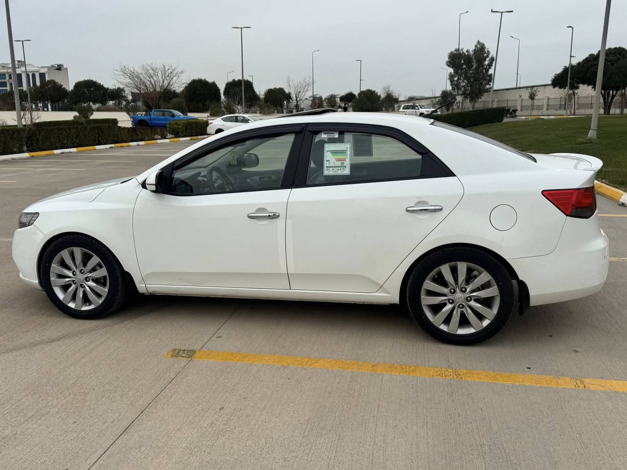 سلام عليكم 2012
#كيا_سيراتو_فول #مواصفات #بصمه

السياره كير محرك شرط 1600 دوش 

صدر امامي خليفي كله جديد 

طخم تايرات جديد 

الصبغ باب السكن فقط 

         مكان السياره #اربيل  *********** وتساب  

السعر 112 وبيها مجال قليل
