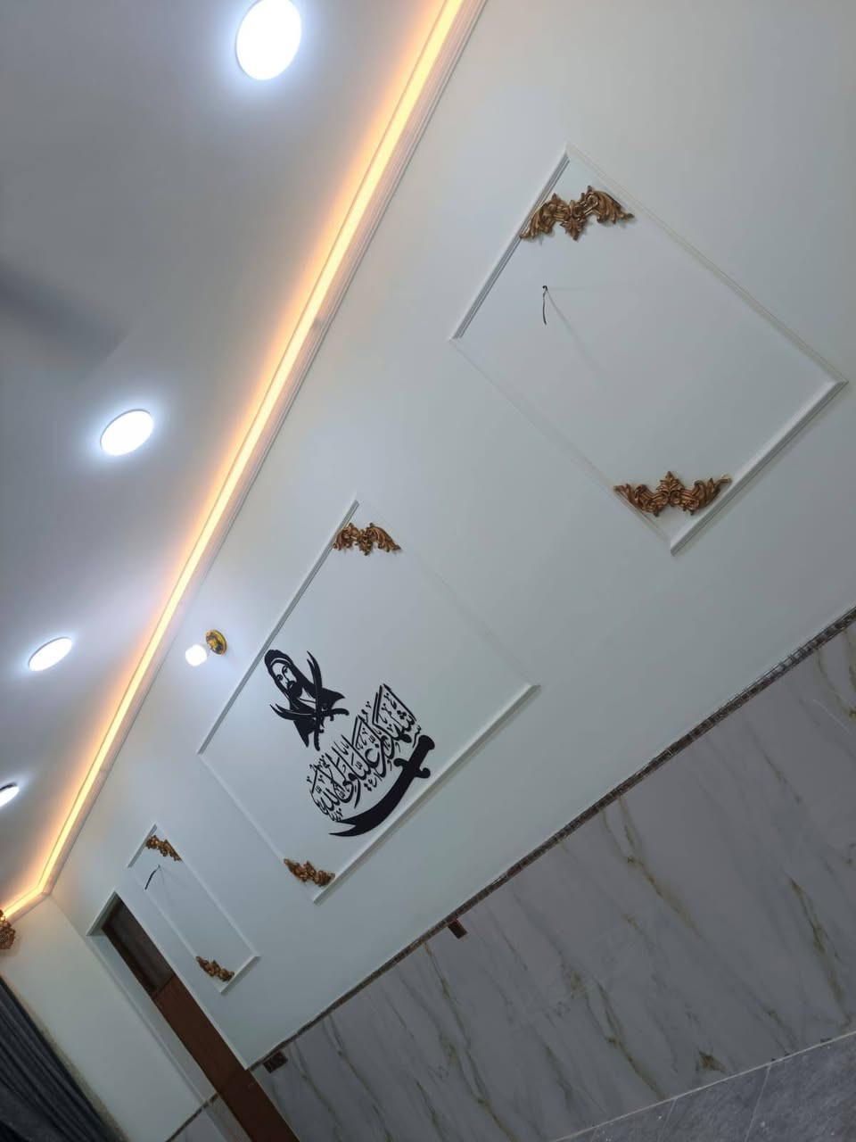 الي كافي الديكورات
وتطبيق سيراميك
***********
حسين السيد
