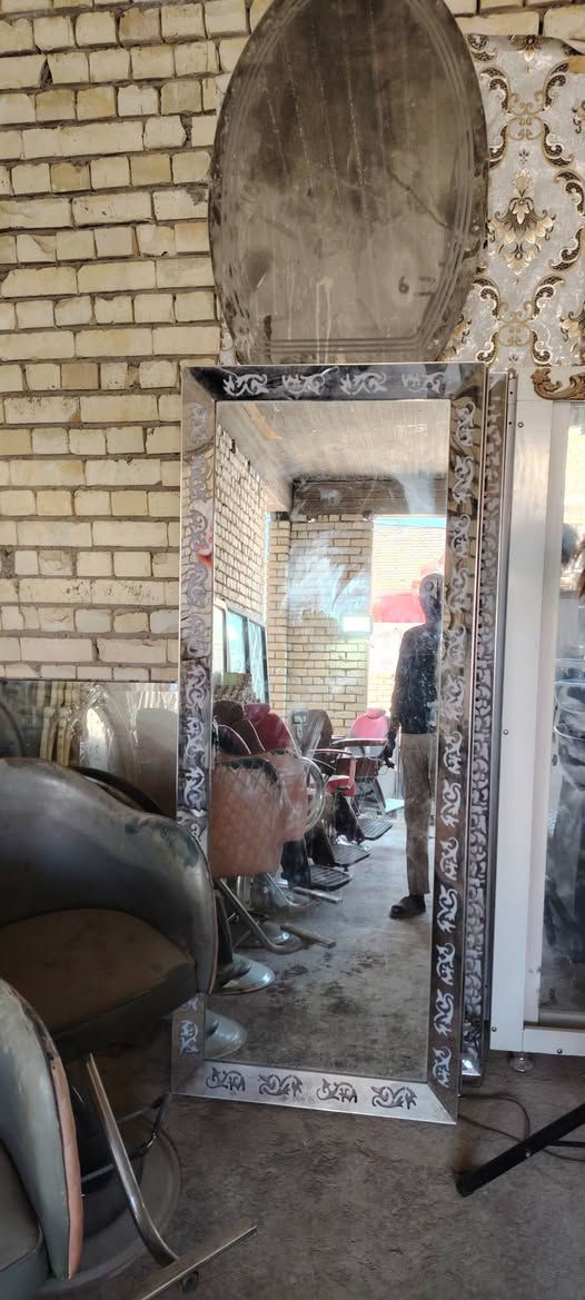 السلام عليكم كراسي عدد2 ومرايات 2 مكان بابل مدينه القاسم *********** ***********
