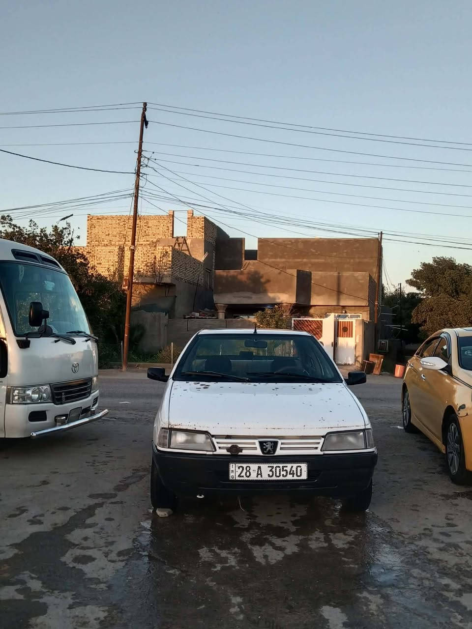 السلام عليكم سياره روى لبيع موديل 2009 سياره جديد مكينه كير النمره الاولى والثالثه مرات اتفلت سياره جديد تايرات جدد داخله جديد السعر 22 وبيه مجال  الاتصال على هذه الرقم ***********
