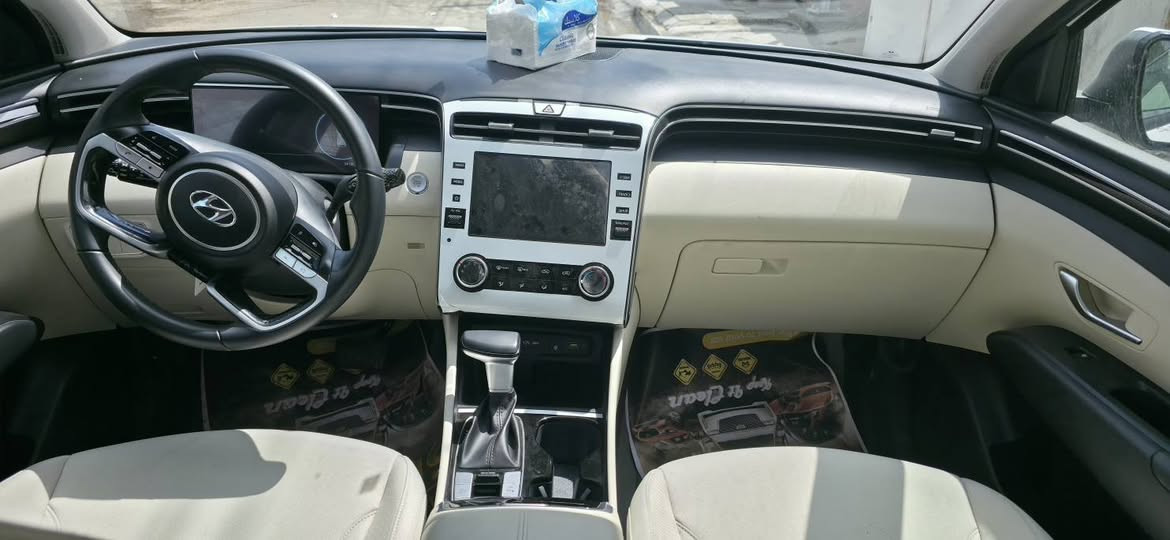 السلام عليكم عندي توسان 2024 خليجي السيارة كفاله عامه من الصبغ والضربه والتبديل السيارة جديده بمعنى الكلمة ماشيه 34 ألف السيارة فول عده البانوراما
بصمة 
محرك 2000 
جلد 
كشنات كهرباء 
سايد بريك بصمة
تحكمات
اوتو هولد 
حساسات 
كاميرا 
شاشة 
وباقي المواصفات المعروفه 
السعر 203 $
مكاني بغداد 
للاتصال 
***********
