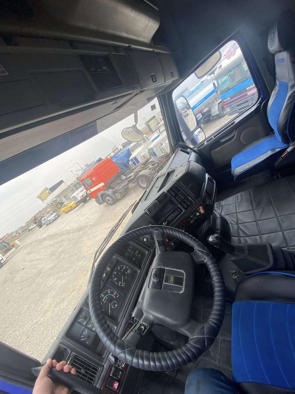 للبيع : فالفو 

 قمارة 3 خطوط بدون صبغ مثبت بالسنوية فلات 3 محاور تك تاير و كير ومحرك واكسل وقمارة بالشرط 

كير / عادي

رقم / أربيل 

موديل / 2001 

سعره / 125$

***********

***********

عنوان / في معرض رافدين المركزي 

عنوان / كركوك معارض شارع المطار مقابل جسر حزيران
