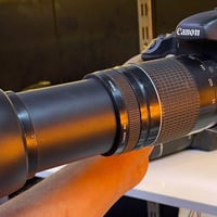 كاميرا كانون  d7ويا عدسه رياضي وشخصي 75.300 كاميرا نضيف 95% يجي ويارام...