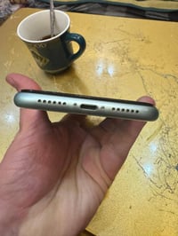 ايفون 11 العادي ذ128  بطارية 77  مبدل قاعده شحن فقط   الجهاز نضيف  كلش...