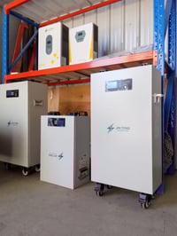 هذا مخزون كبير من المنتجات في مستودعنا ببغداد، يشمل محولات بطاريات الل...