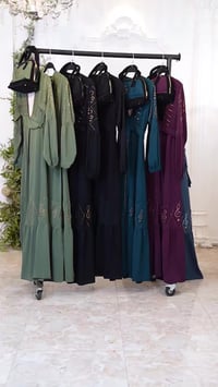 عباية وفستان • حرير إماراتي • ستراس حراري