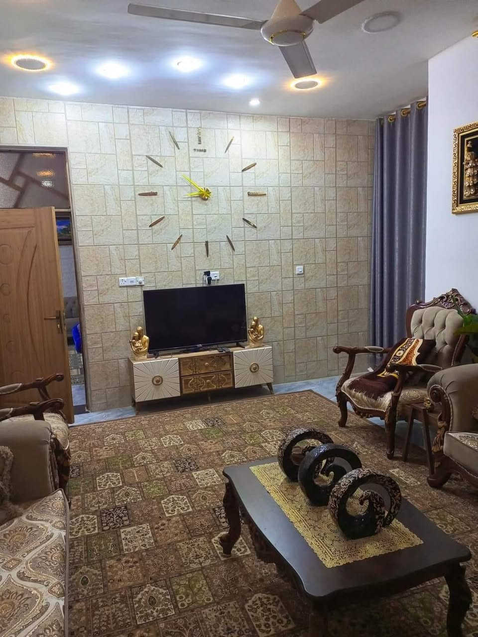 دار للبيع مساحه ٥٠٠متر طابو صرف ماليه قاطين ٣غرف نوم صاله مطبخ حار بارد صحيات كراج حديقه بناء درجه اولا طابوق يباع مع الأثاث كامل موقع جدا راقي سلمان باك بنص السوق ٣ دقائق مشي عن سيدنا سلمان المحمدي (***********)(***********)
